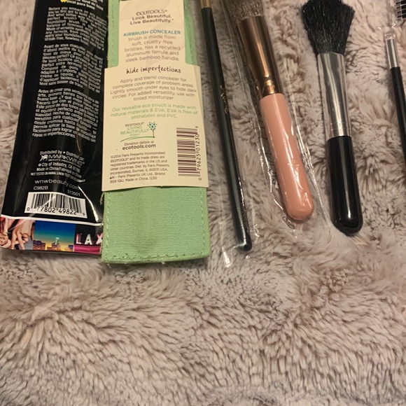 Assorted Make Up Brush Set - Picture 2 of 2